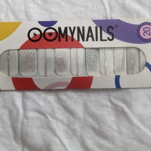 Oomynails nail wraps gel nail stickers in silver glitter pattern